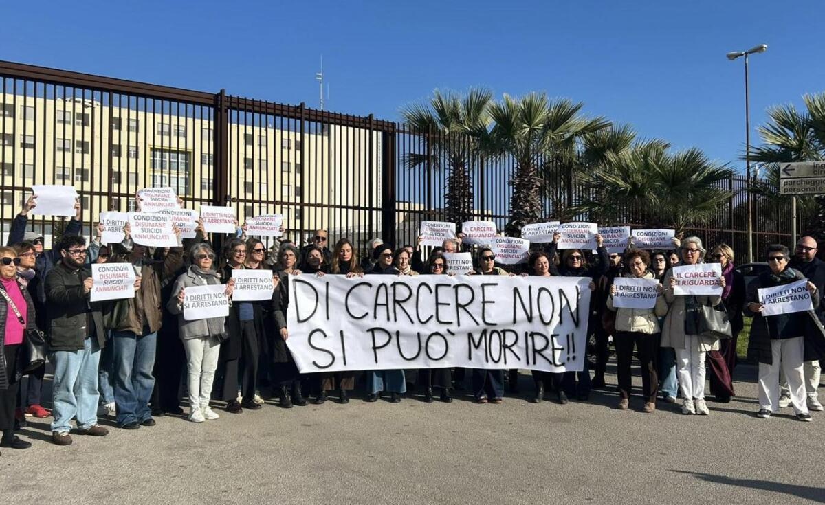 Galleria foto 'Dopo i suicidi sopralluogo nel Carcere di Lecce, Stefanazzi: «La situazione è esplosiva»' - foto 1