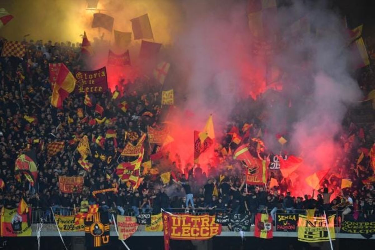 Galleria foto 'Tifosi violenti durante le partite del Lecce, 4 Daspo: in due tentarono di assaltare i supporters del Torino' - foto 1