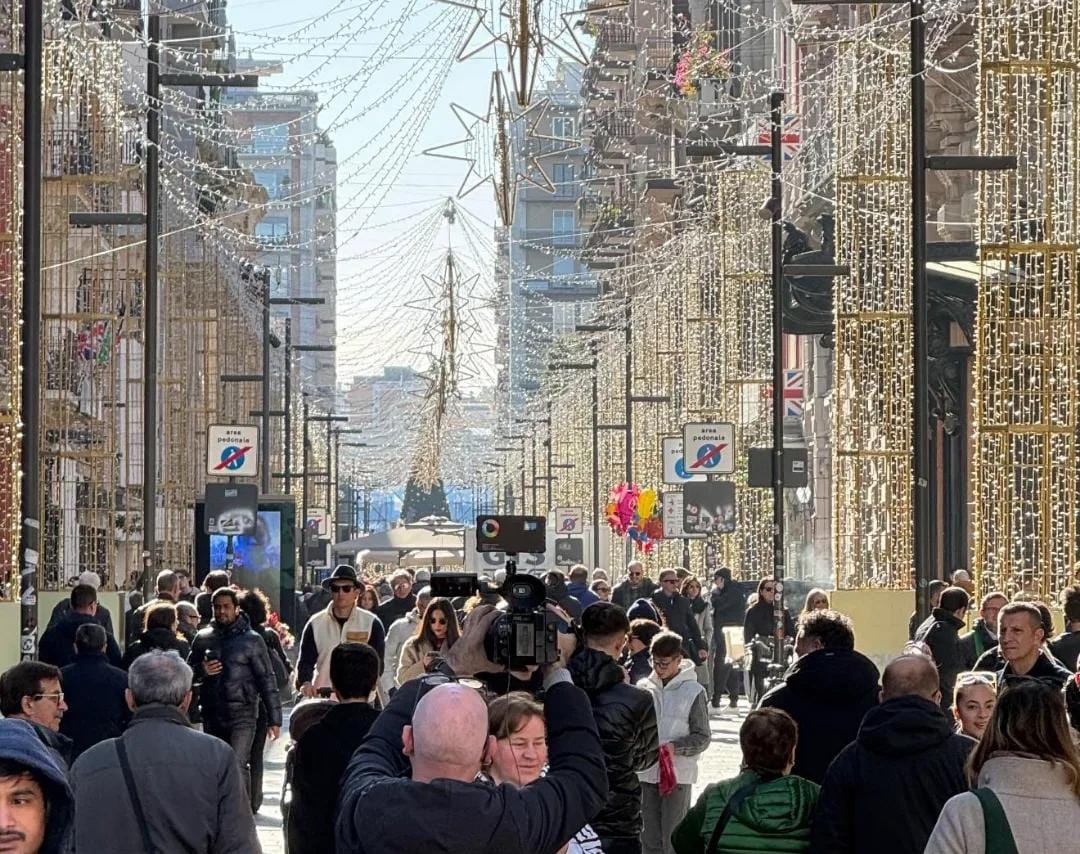 Galleria foto 'La Vigilia di Natale a Bari: focaccia, shopping e ordinanza. Stop ai dj set per l’aperitivo: eventi e divieti' - foto 1