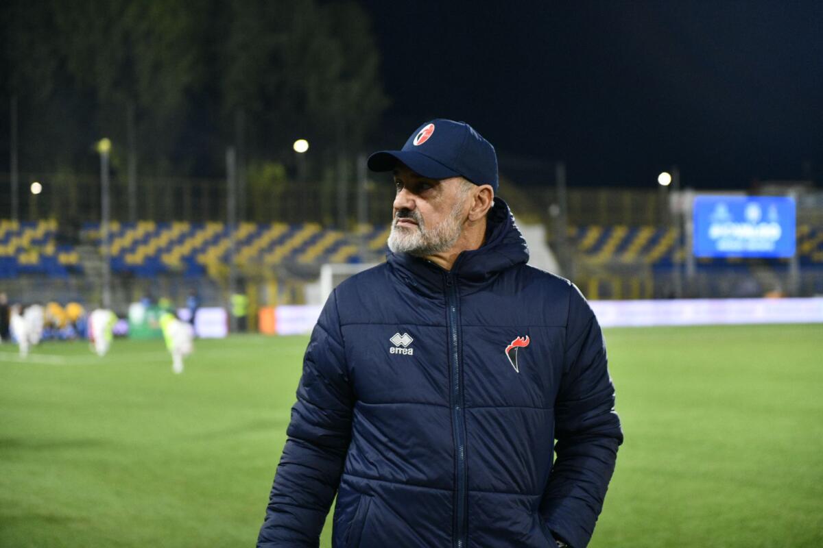 Verso Carrarese-Bari, Vivarini lancia l’allarme: «Sul mercato sono preoccupato. Per Vicari ciclo finito» Verso Carrarese-Bari, Vivarini lancia l’allarme: «Sul mercato sono preoccupato. Per Vicari ciclo finito»