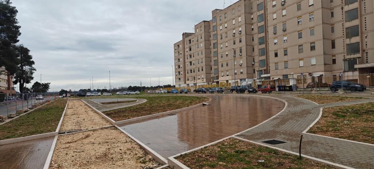 Galleria foto 'Bari, la rinascita di Santa Rita vale 15 milioni: in arrivo parco e asilo. Scaramuzzi: «Apriremo subito le aree pronte»' - foto 1