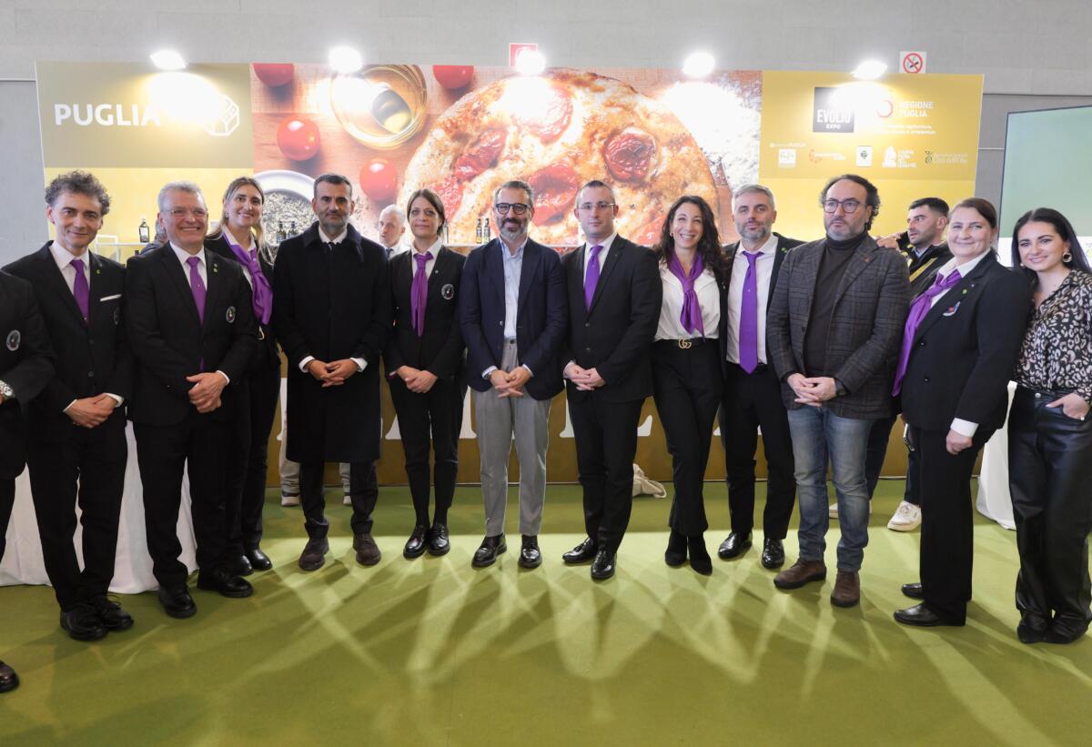 Galleria foto 'Bari, Decaro visita Evolio Expo: «Olivicoltura strategica per la Puglia. La Xylella? Collaboriamo per frenare il batterio» – VIDEO' - foto 2