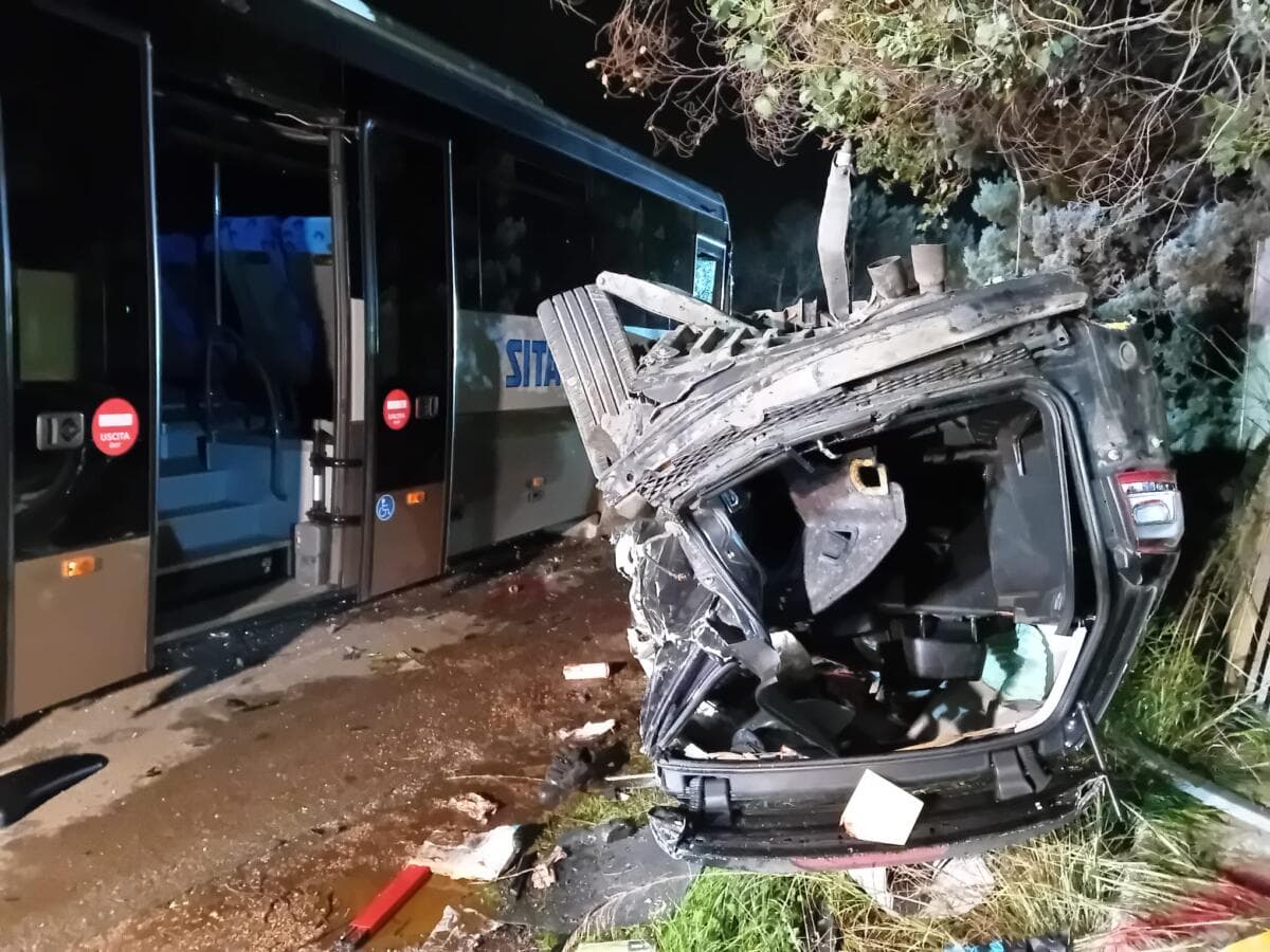 Galleria foto 'Auto contro bus nel Barese, dopo una settimana la terza giovane vittima: è un 19enne' - foto 1