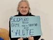 Canosa, 75enne si incatena davanti a ex ospedale: finita la protesta di Sabino