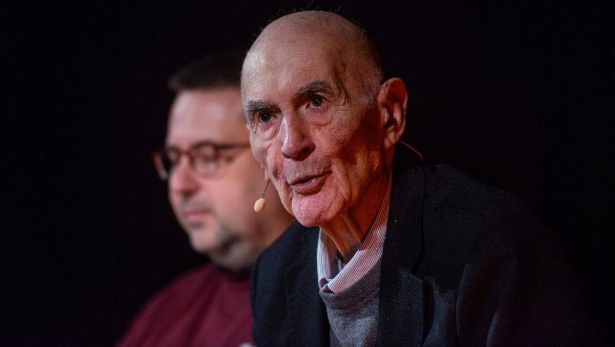 Galleria foto 'Giornata della Memoria, Sami Modiano parla agli studenti: testimone 95enne dell’Olocausto' - foto 1