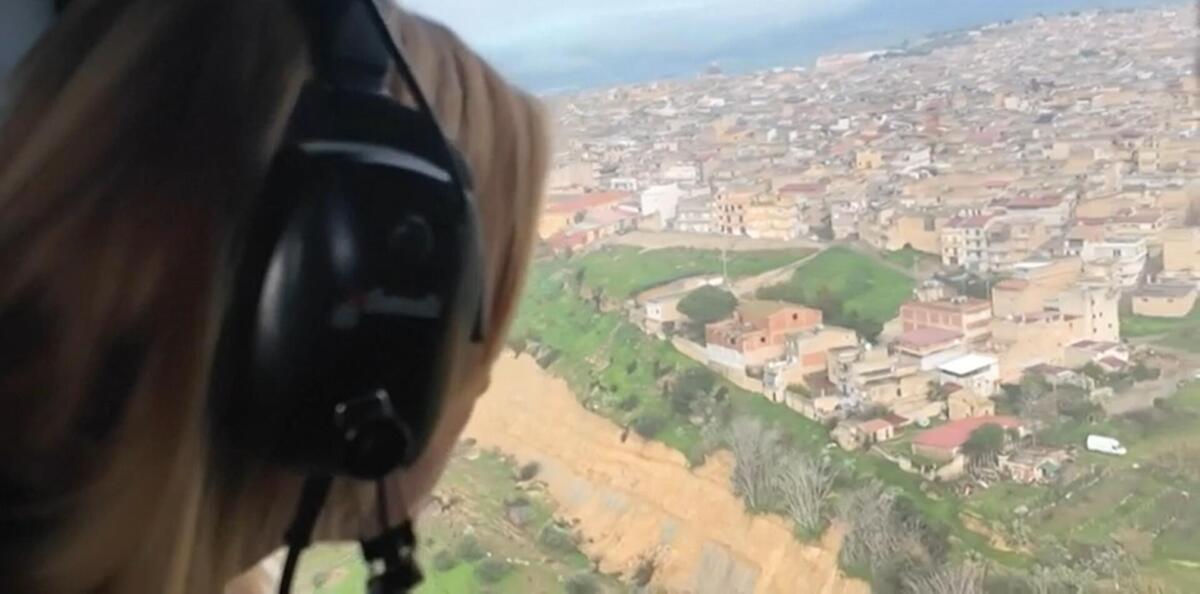 Galleria foto 'Niscemi, maxi frana in Sicilia: 1.500 sfollati, Meloni promette interventi rapidi' - foto 1