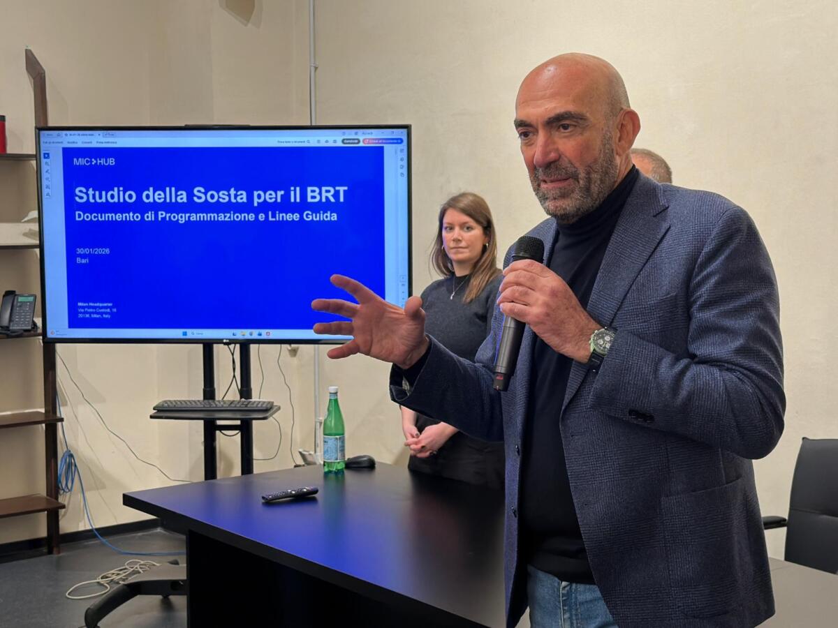 Galleria foto 'Bari verso il Brt, presentato il Piano sosta: la città perderà solo l’1% dei posti auto attuali' - foto 1