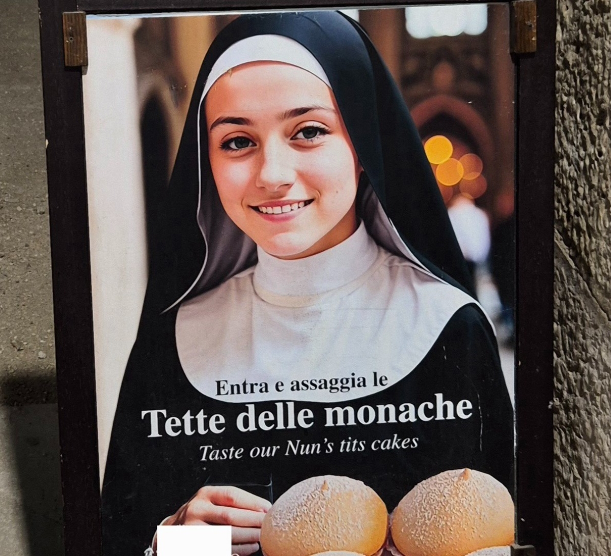 Galleria foto 'Altamura, «Entra e assaggia le Tette delle monache»: scoppia la polemica sul web' - foto 1