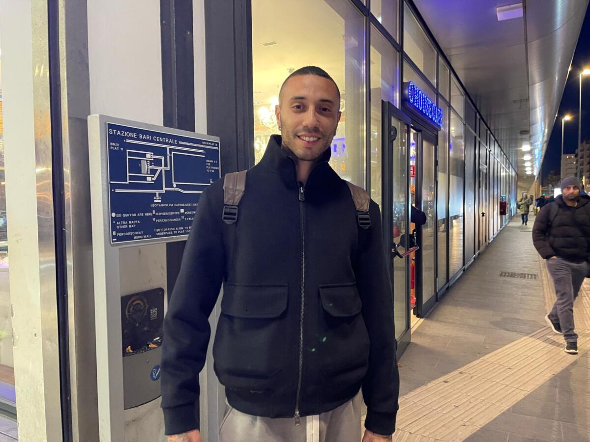 Galleria foto 'Calciomercato Bari, Kevin Piscopo è atterrato in città: il trequartista arriva dalla Juve Stabia – FOTO' - foto 3