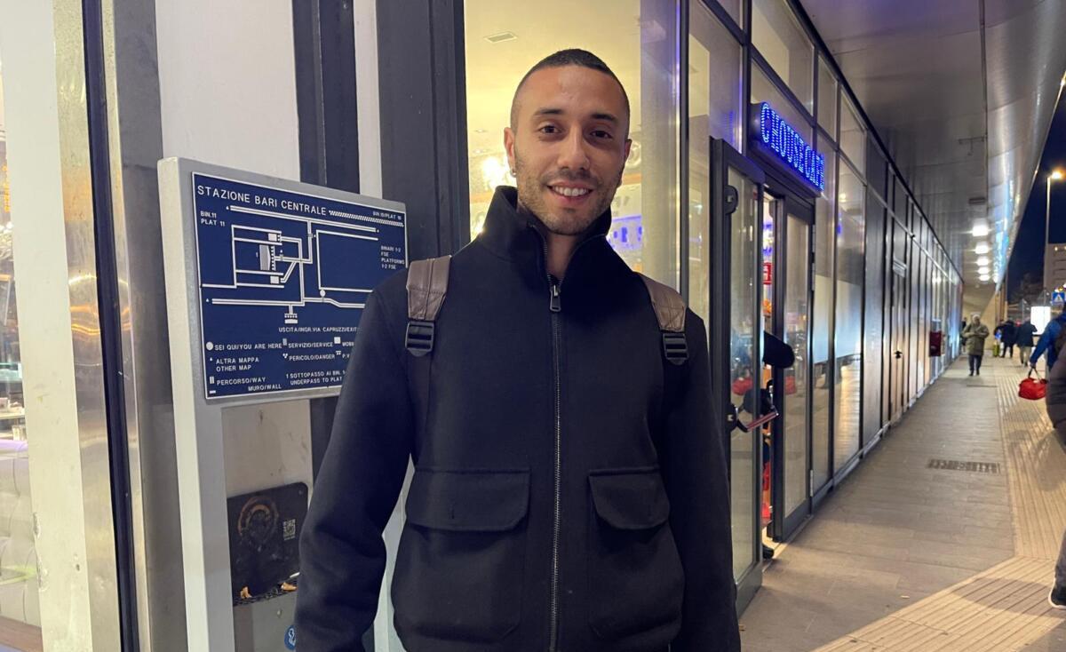 Galleria foto 'Calciomercato Bari, Kevin Piscopo è atterrato in città: il trequartista arriva dalla Juve Stabia – FOTO' - foto 2