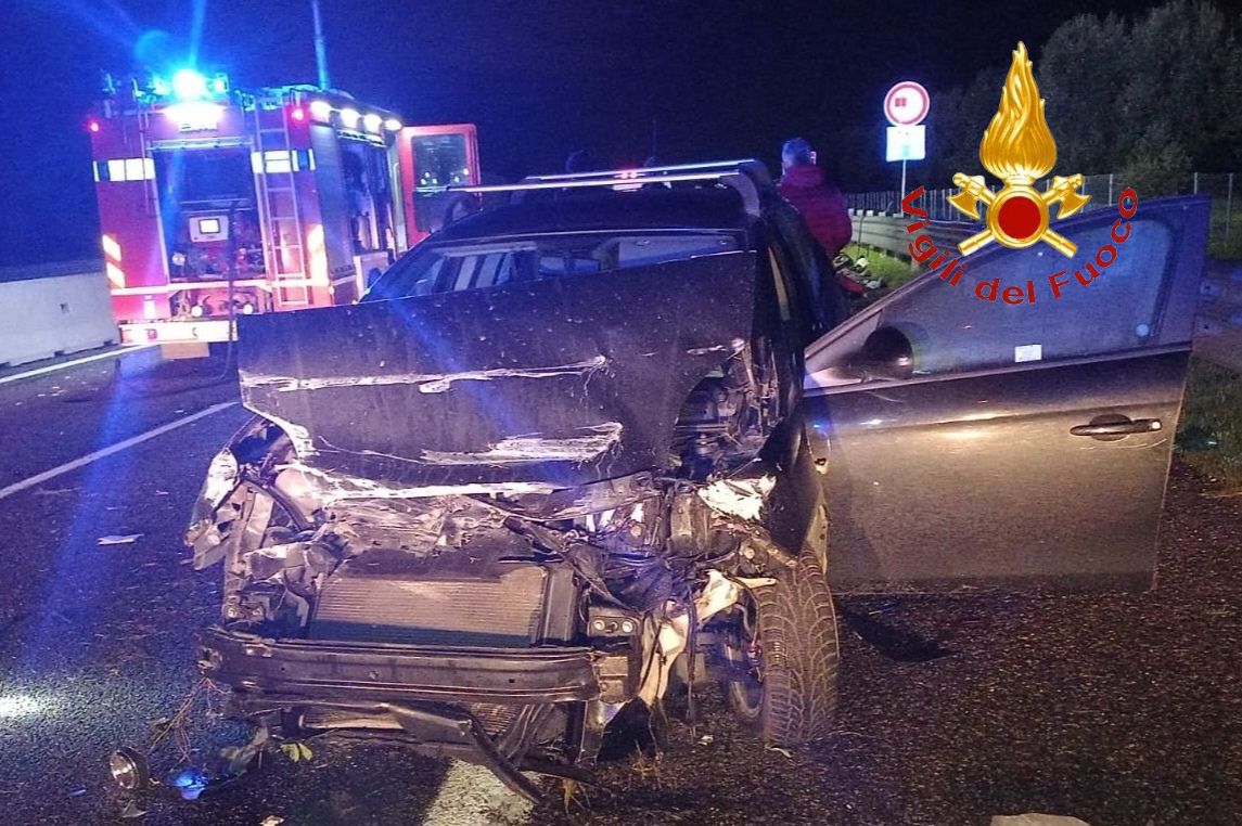 Galleria foto 'Paura sulla A14, scontro tra 3 auto in zona Canne della Battaglia: tre feriti estratti dalle lamiere – FOTO' - foto 3
