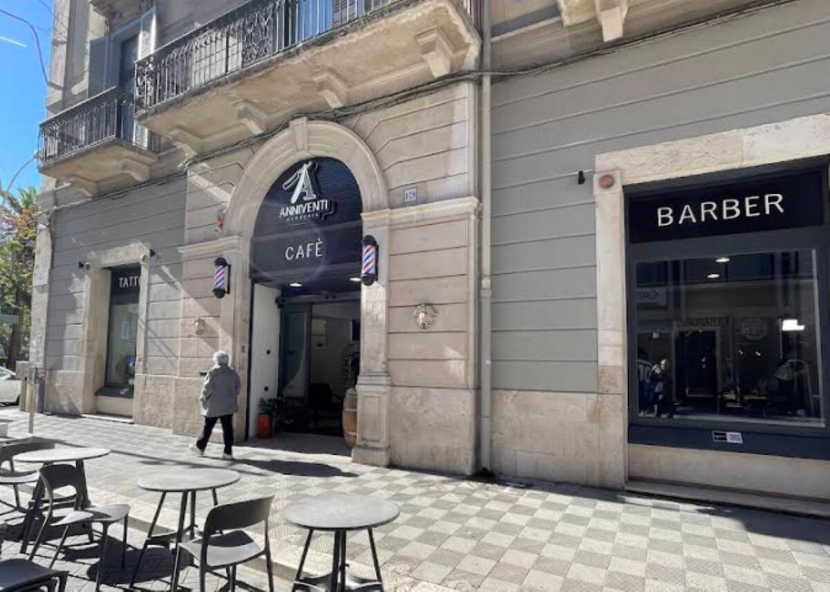 Galleria foto 'Bari, l’incubo “spaccate” non dà tregua: ladri in azione da “Anniventi Barberia” in via Argiro' - foto 1