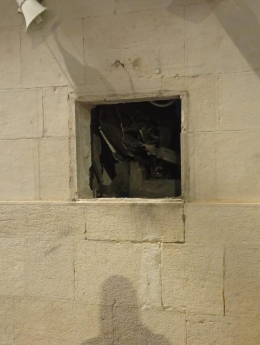 Galleria foto 'Assalto al bancomat a Giovinazzo, due esplosioni poco prima dell’alba: danni anche alle auto – FOTO e VIDEO' - foto 2