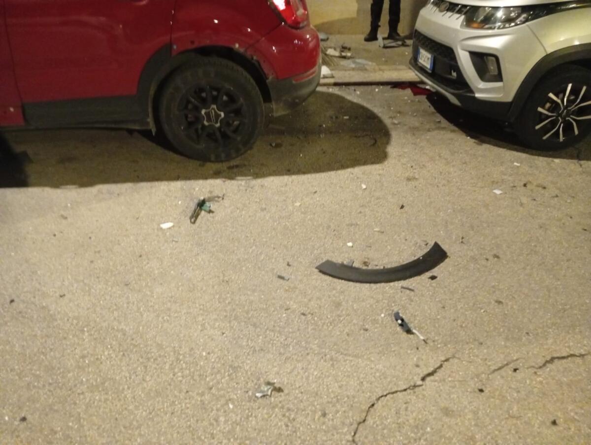 Galleria foto 'Assalto al bancomat a Giovinazzo, due esplosioni poco prima dell’alba: danni anche alle auto – FOTO e VIDEO' - foto 1