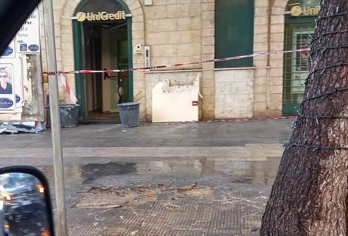 Galleria foto 'Assalto a bancomat nel Barese, il colpo a Capurso ma il boato raggiunge Triggiano' - foto 2