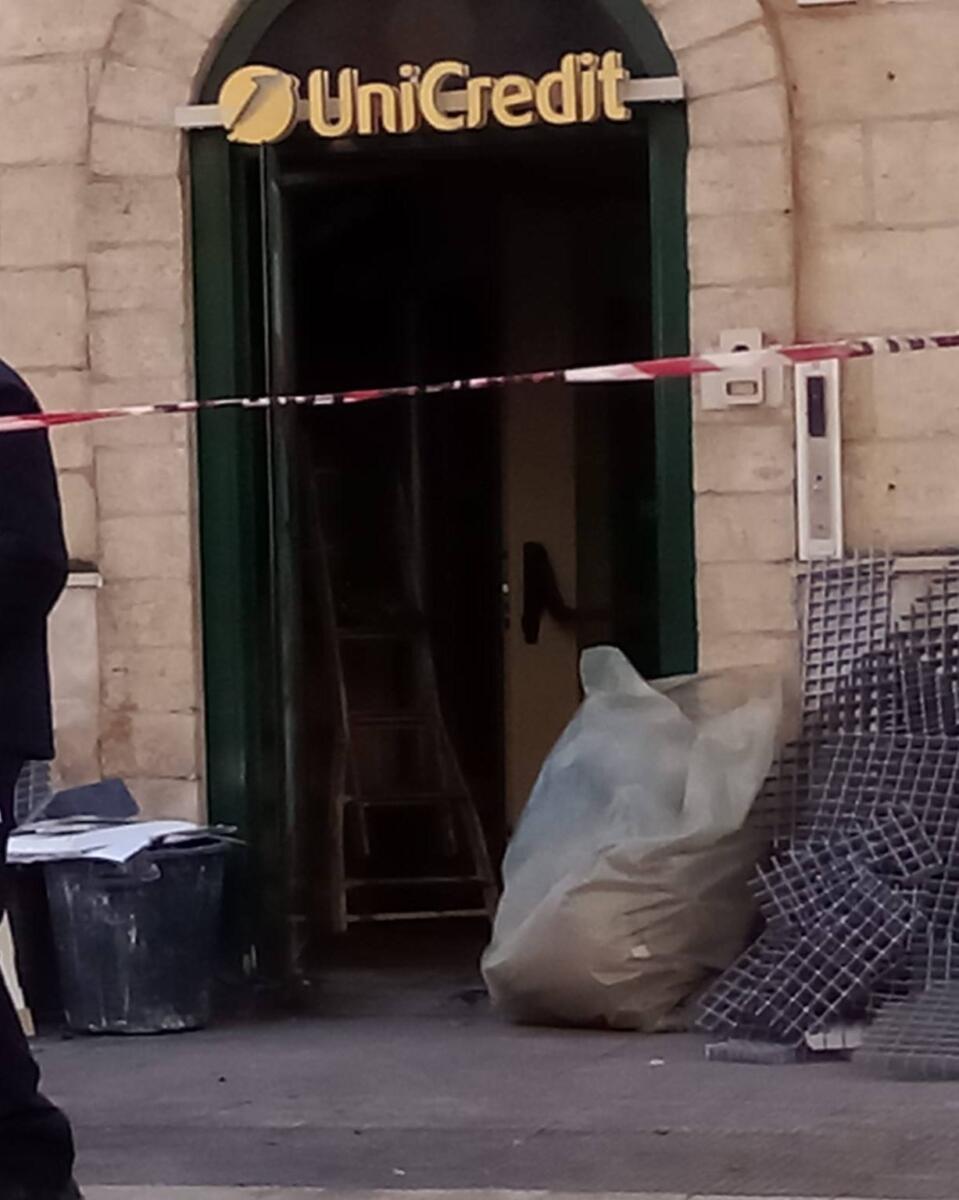Galleria foto 'Assalto a bancomat nel Barese, il colpo a Capurso ma il boato raggiunge Triggiano' - foto 1