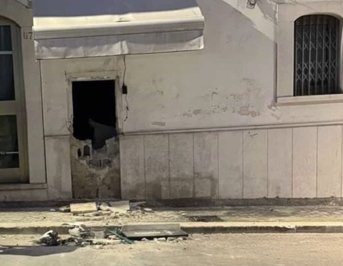 Galleria foto 'Peschici, fanno esplodere un bancomat e fuggono con l’incasso: secondo colpo in una notte' - foto 1