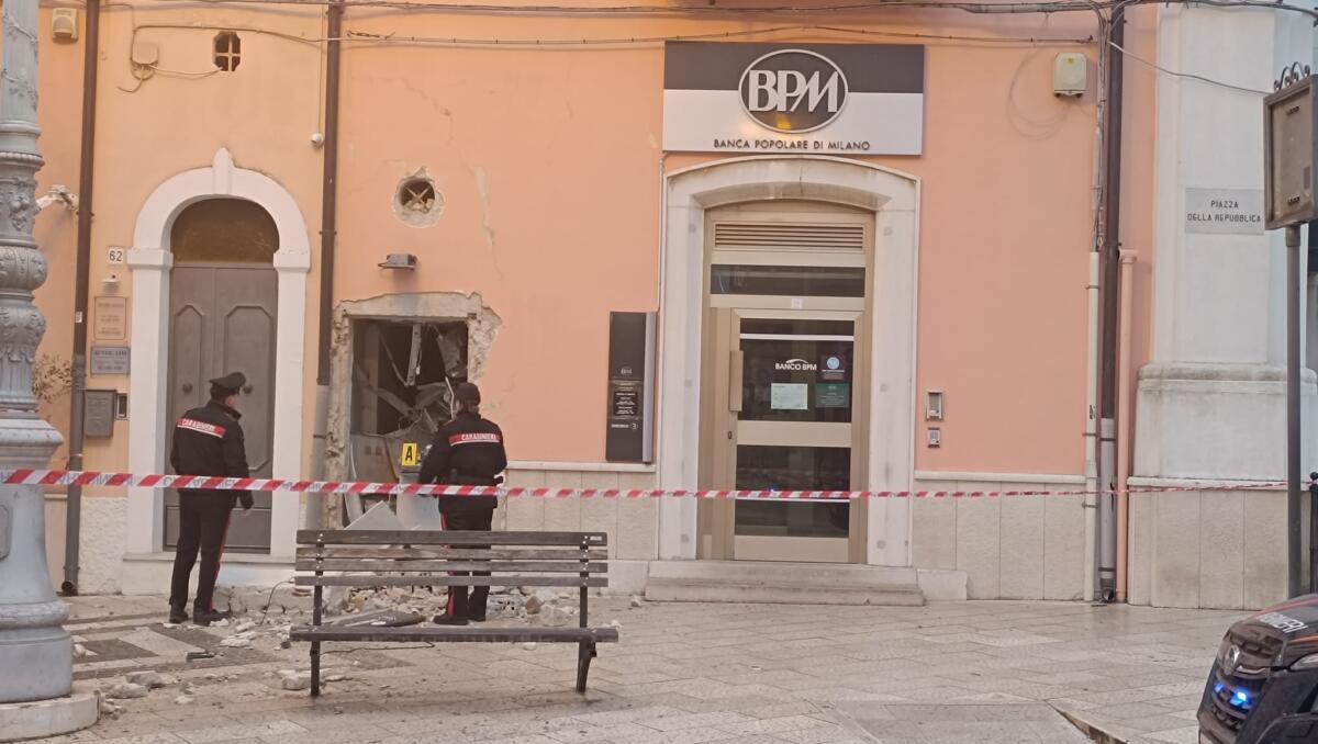 Galleria foto 'Torremaggiore, assalto al bancomat nella notte: ladri scappano a mani vuote' - foto 2
