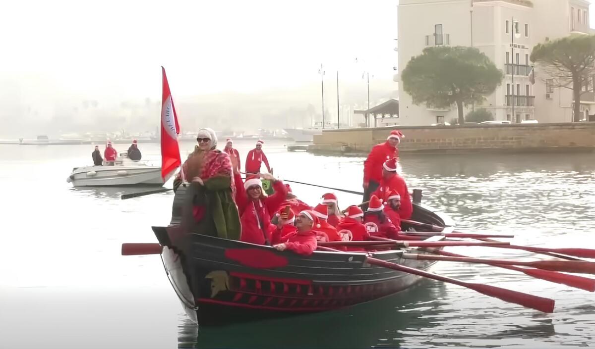 Taranto, calze solidali per i bambini più bisognosi con “La Befana vien dal mare” Taranto, calze solidali per i bambini più bisognosi con “La Befana vien dal mare”