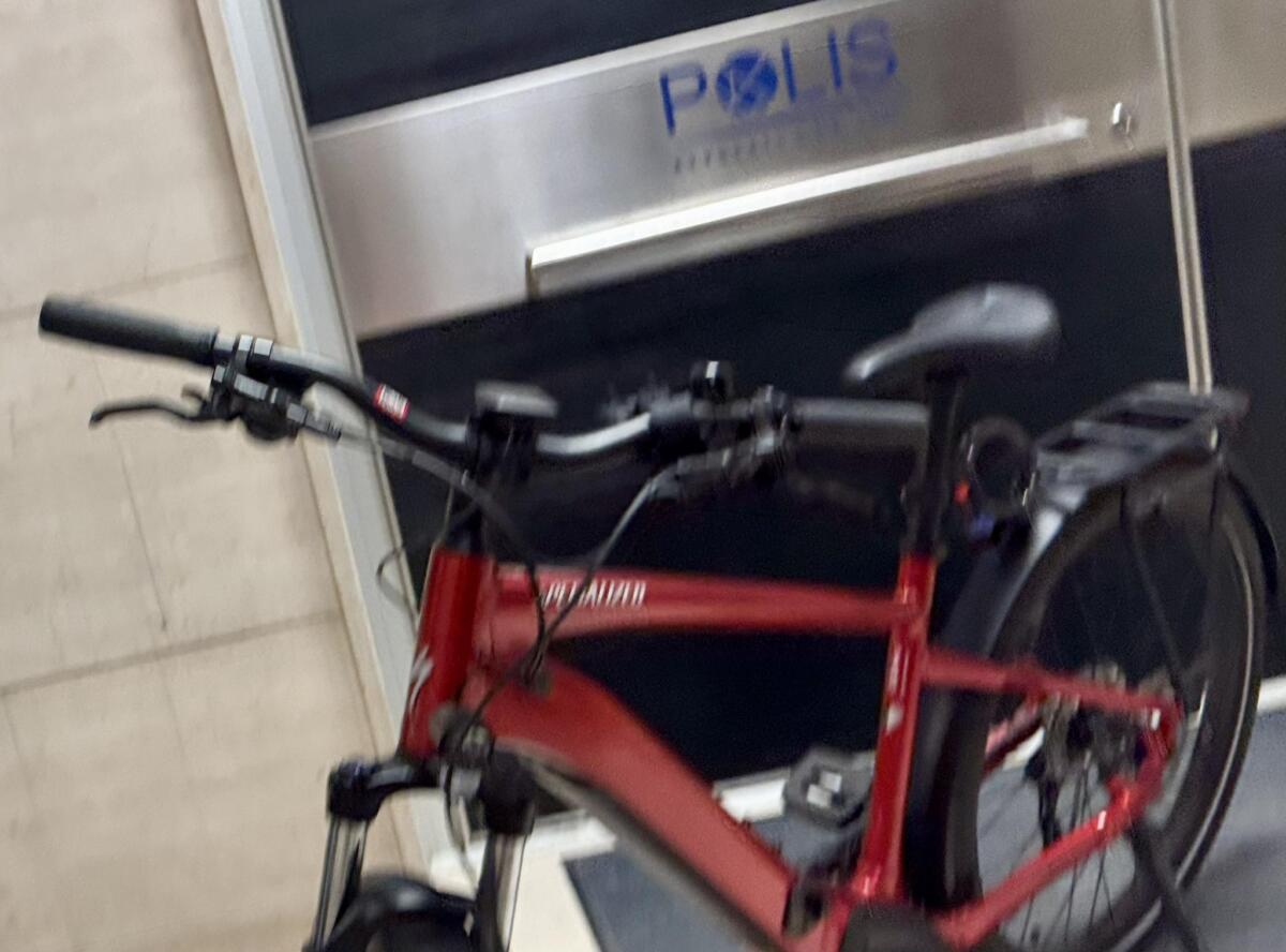 Galleria foto 'A Bari ladri in azione durante la movida, rubata la bici a Michele Laforgia: «Servono stalli sorvegliati»' - foto 1