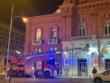 Bari, calcinaccio cade dalla facciata del teatro Petruzzelli: nessun danno evidenziato – FOTO