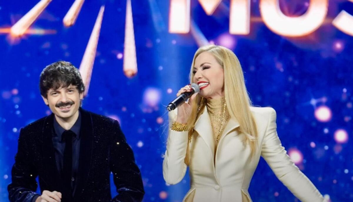 Bari accoglie il 2026 in diretta tv su Canale 5: parte il countdown e in piazza Libertà esplode la festa Bari accoglie il 2026 in diretta tv su Canale 5: parte il countdown e in piazza Libertà esplode la festa