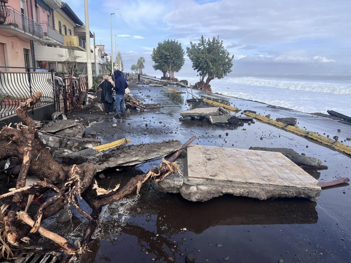 Galleria foto 'Ciclone Harry, il Governo corre ai ripari: lunedì in Cdm lo Stato di Emergenza per il Sud. Meloni: «Subito i primi fondi»' - foto 1