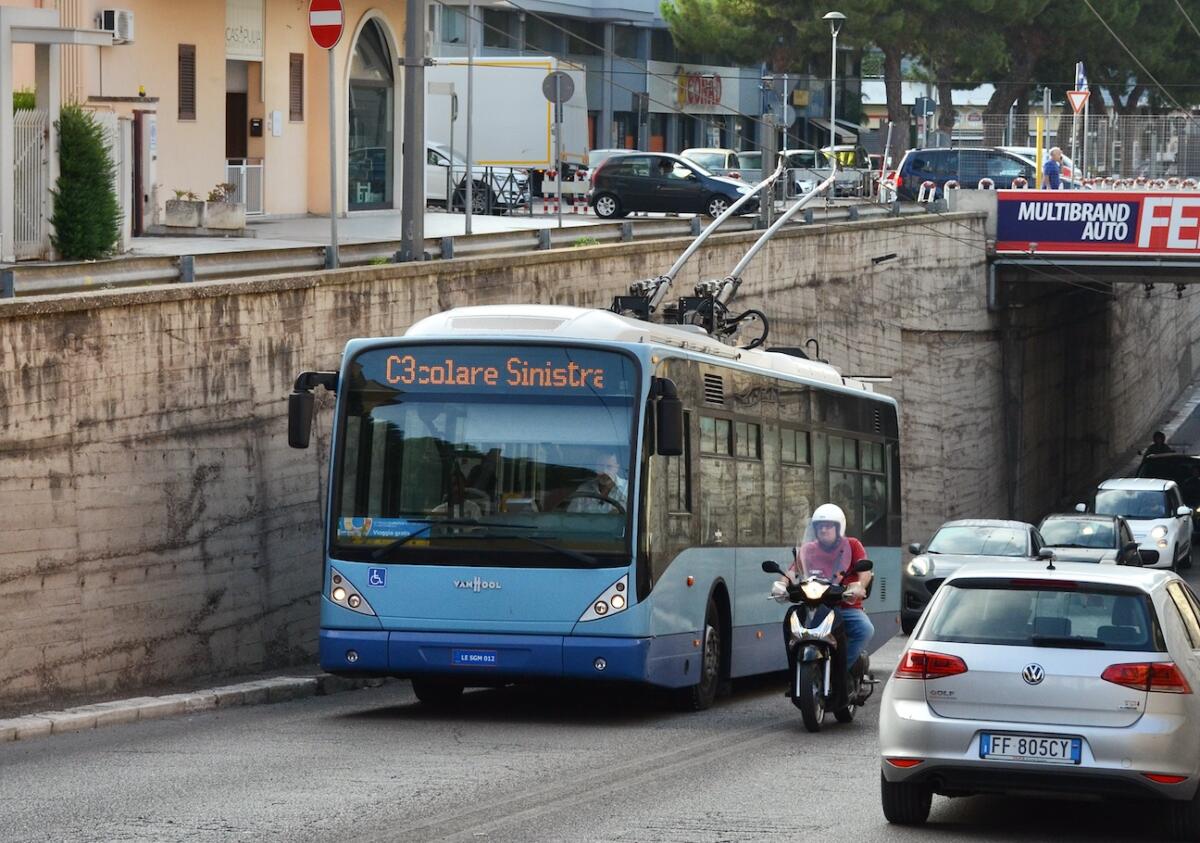Galleria foto 'Lecce, referendum sul filobus in città: nuove modifiche al regolamento' - foto 1