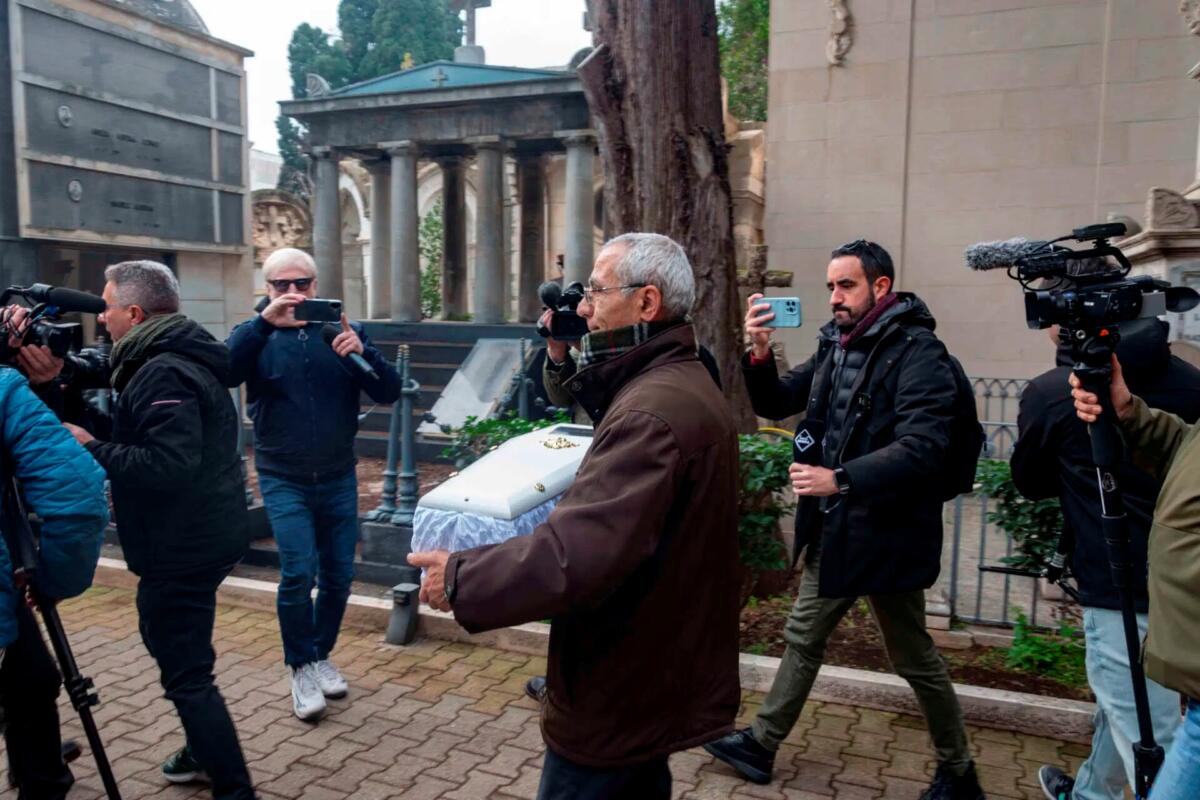 Bari, un anno fa il ritrovamento del corpicino del piccolo Angelo in una culla termica a Poggiofranco Bari, un anno fa il ritrovamento del corpicino del piccolo Angelo in una culla termica a Poggiofranco