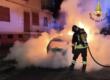 Nardò, un’auto in fiamme nella notte: intervengono i vigili del fuoco. Indagano i carabinieri