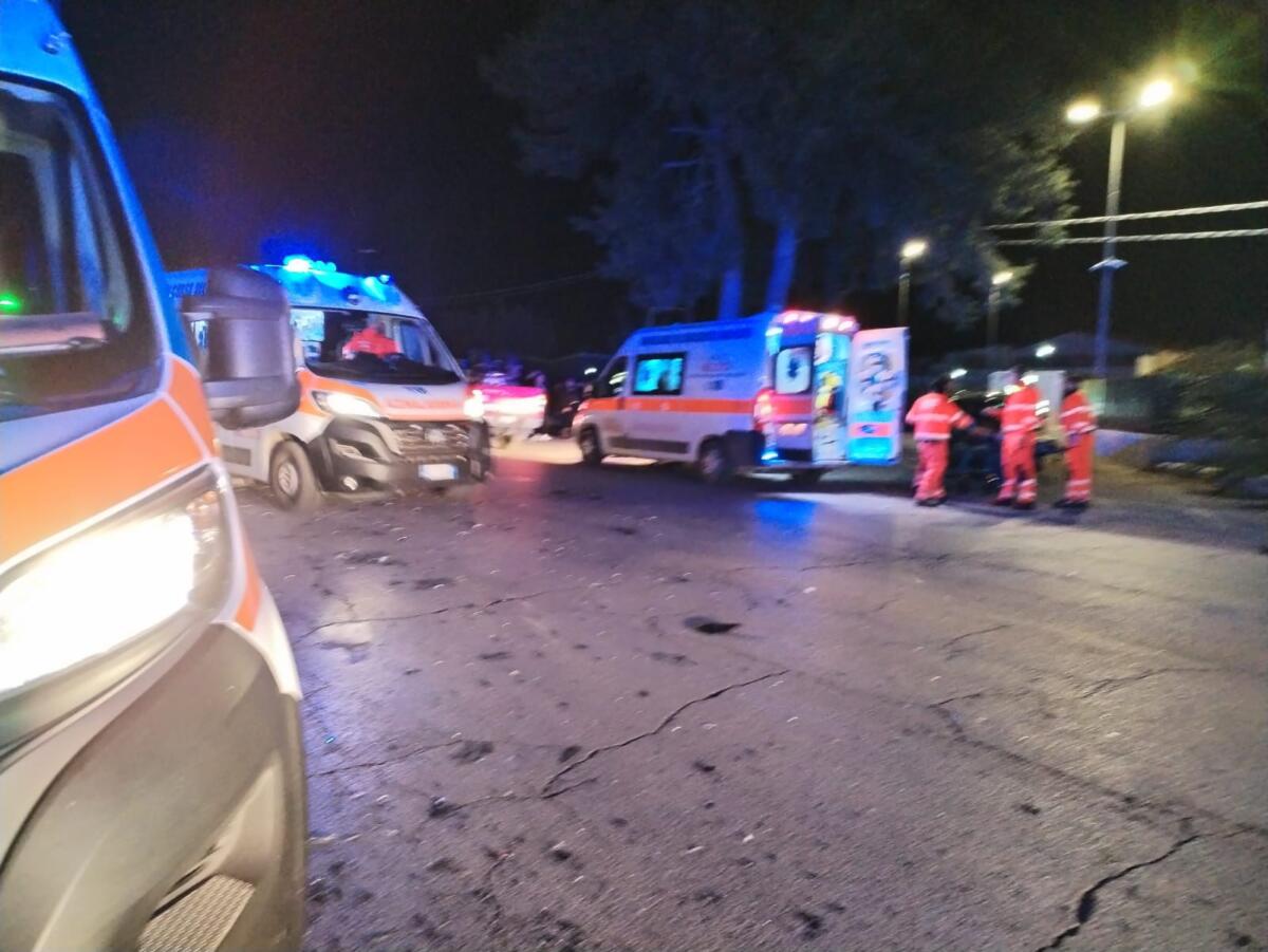 Andria, frontale tra due auto sulla provinciale 2 nella notte di San Silvestro: tre feriti in codice rosso Andria, frontale tra due auto sulla provinciale 2 nella notte di San Silvestro: tre feriti in codice rosso