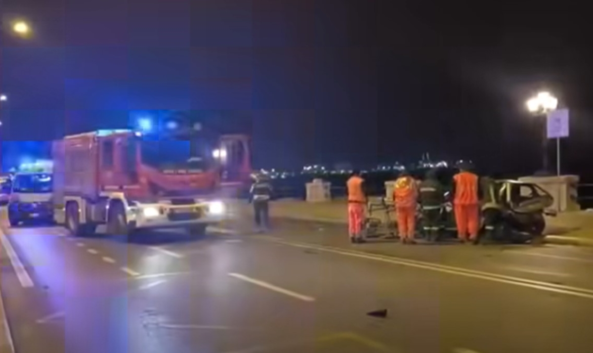 Galleria foto 'Incidente nella notte sul lungomare di Bari: un ferito in codice rosso' - foto 2
