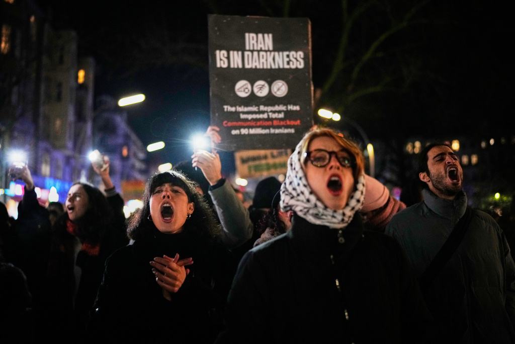 Galleria foto 'Iran nel caos: repressione violenta, blackout internet fino a marzo. Pahlavi promette il ritorno' - foto 1