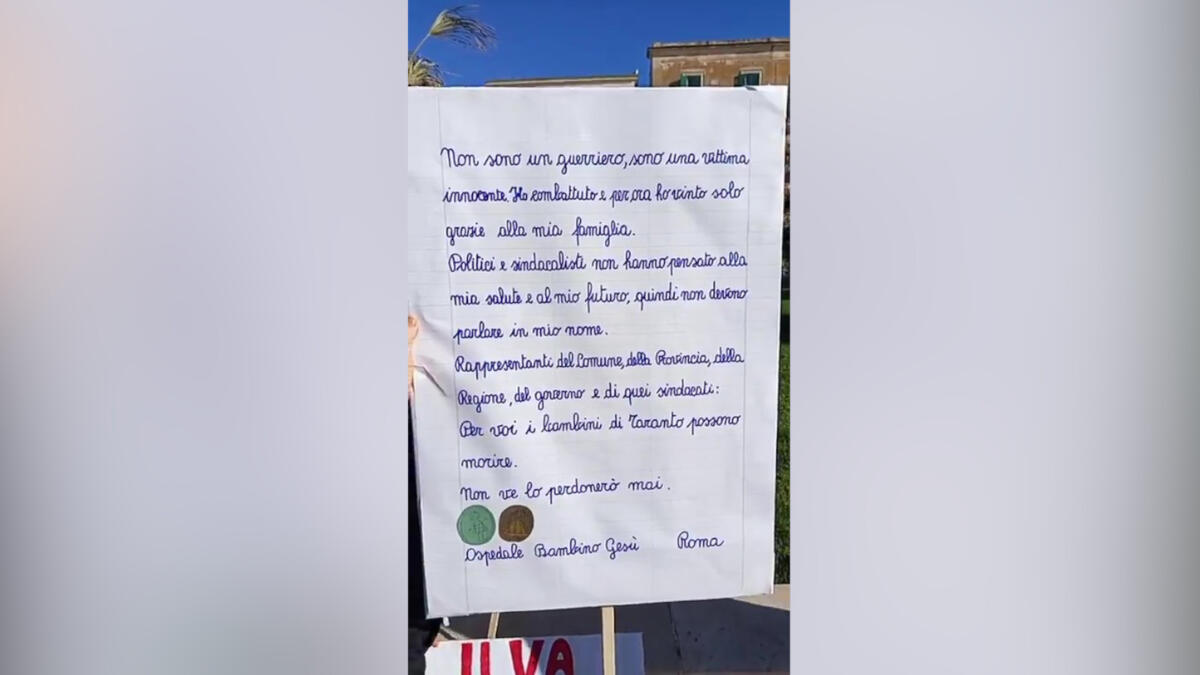 Galleria foto '“Giù le mani da Taranto”, sit-in di cittadini e lavoratori contro l’ex Ilva: «Chiudere l’impianto e bonificare»' - foto 1