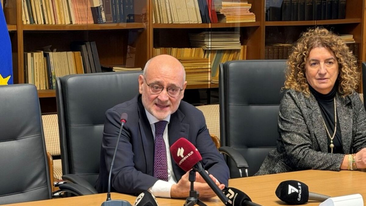 Taranto, si presenta il prefetto Liguori: «Ascolto e dialogo. Ex Ilva? Serve equilibrio tra ambiente e lavoro» Taranto, si presenta il prefetto Liguori: «Ascolto e dialogo. Ex Ilva? Serve equilibrio tra ambiente e lavoro»