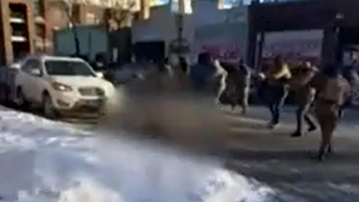 Galleria foto 'Minneapolis, ucciso Alex Pretti: i video diffusi smentiscono l’Ice, Trump valuta il ritiro' - foto 1