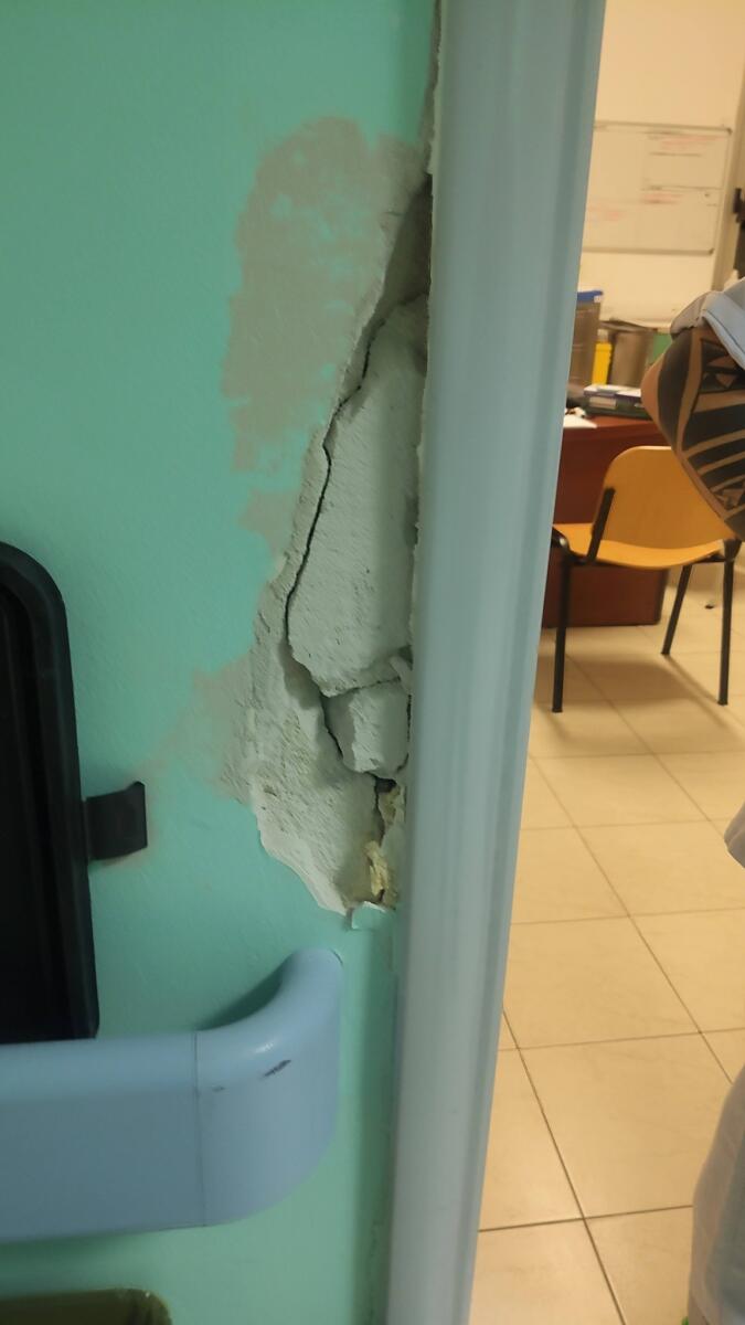 Scorrano, degrado in ospedale: «Mia madre ricoverata tra infiltrazioni e muffe. Regione e Asl intervengano» – FOTO Scorrano, degrado in ospedale: «Mia madre ricoverata tra infiltrazioni e muffe. Regione e Asl intervengano» – FOTO