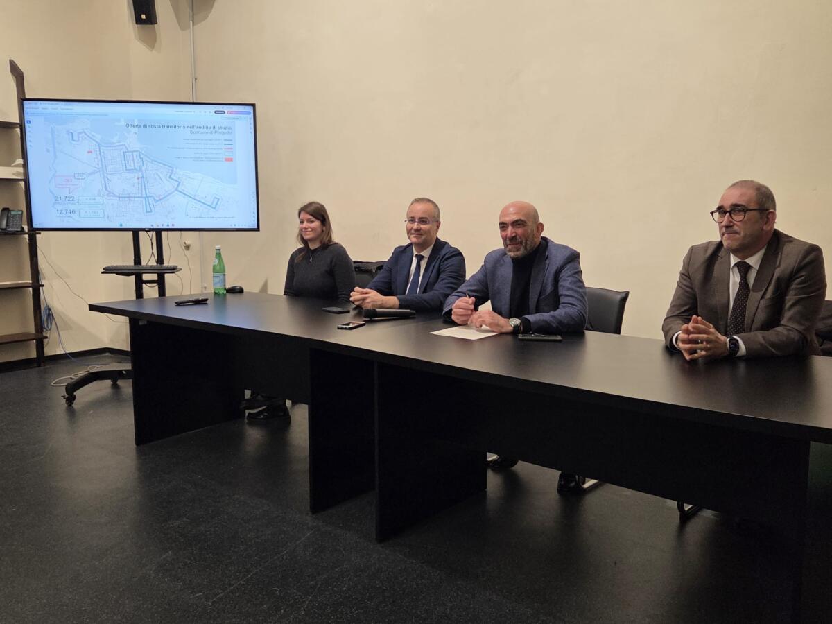 Galleria foto 'Bari verso il Brt, presentato il Piano sosta: la città perderà solo l’1% dei posti auto attuali' - foto 3