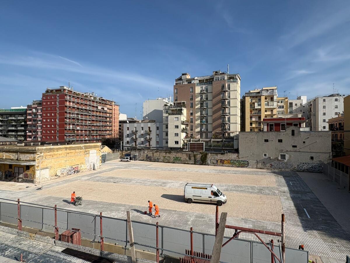 Bari, nuovo parcheggio temporaneo da 206 posti nell’ex Rossani: al via lunedì Bari, nuovo parcheggio temporaneo da 206 posti nell’ex Rossani: al via lunedì