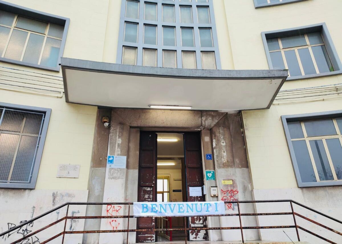 Galleria foto 'Bari, riapre l’istituto Moro dopo la manutenzione: completato il trasferimento di 15 classi' - foto 1