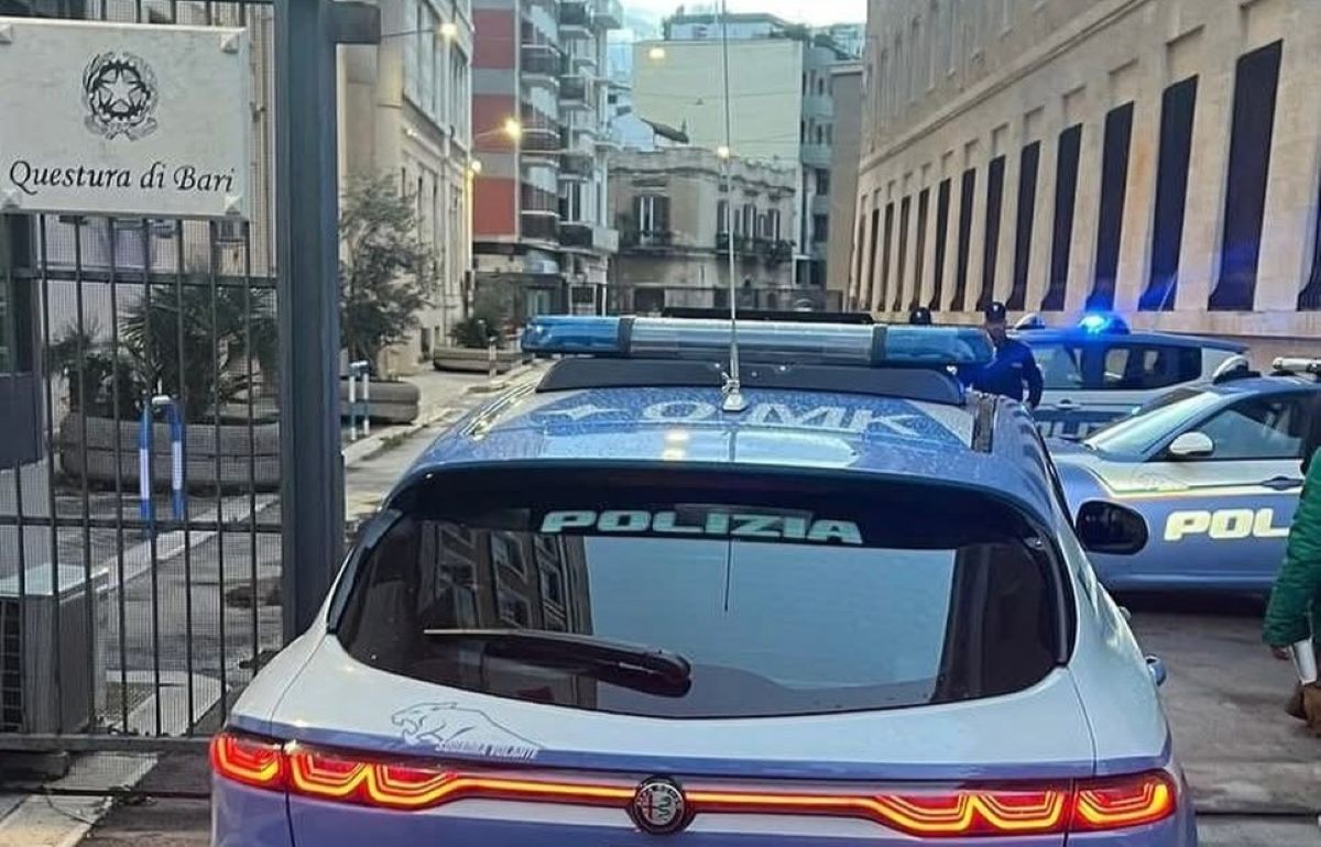 Galleria foto 'Stretta contro l’immigrazione a Bari, un albanese e due georgiani accompagnati alla frontiera' - foto 1