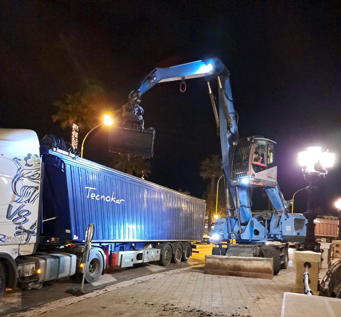 Bari, via alle operazioni di rimozione della posidonia dal molo San Nicola: l’Amiu al lavoro – VIDEO Bari, via alle operazioni di rimozione della posidonia dal molo San Nicola: l’Amiu al lavoro – VIDEO