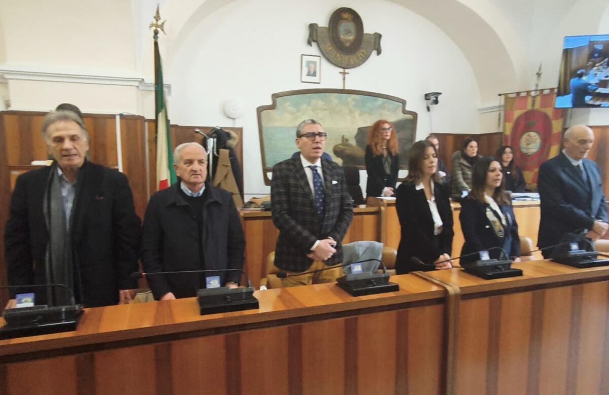 Galleria foto 'San Severo, il Consiglio comunale diventa ring: Spada offende la presidente Caposiena' - foto 1
