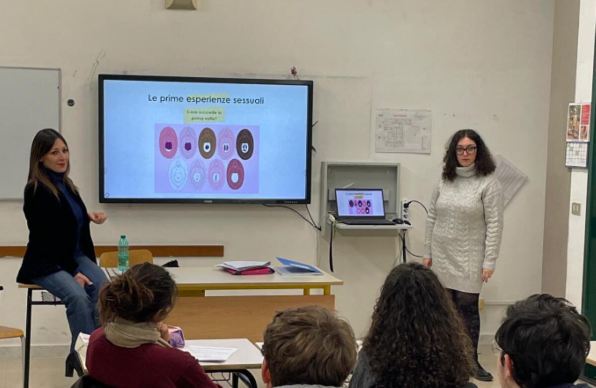 Galleria foto 'A scuola di sessualità: al Liceo Socrate di Bari parte il progetto con la Asl. La preside: «Ce l’hanno chiesto gli studenti»' - foto 1