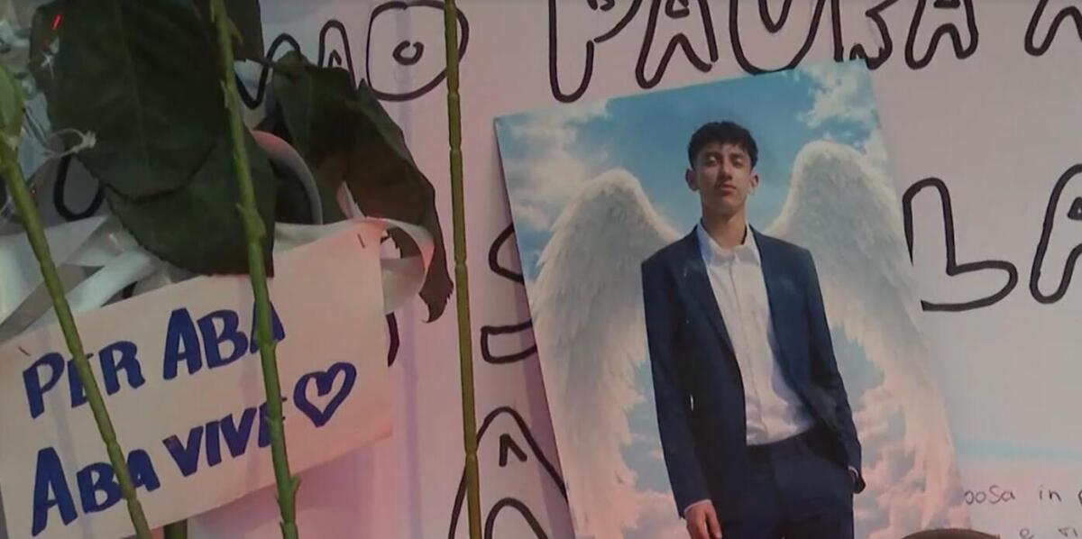 Galleria foto 'La Spezia piange Youssef: funerali dello studente ucciso in classe, città in lutto' - foto 1