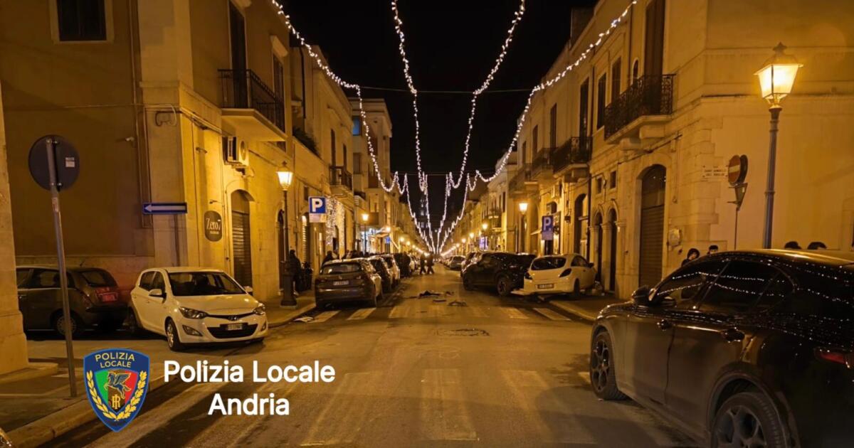 Galleria foto 'Maxi tamponamento ad Andria, coinvolte sei auto: paura per alcuni ragazzi tra i 20 e i 25 anni' - foto 1