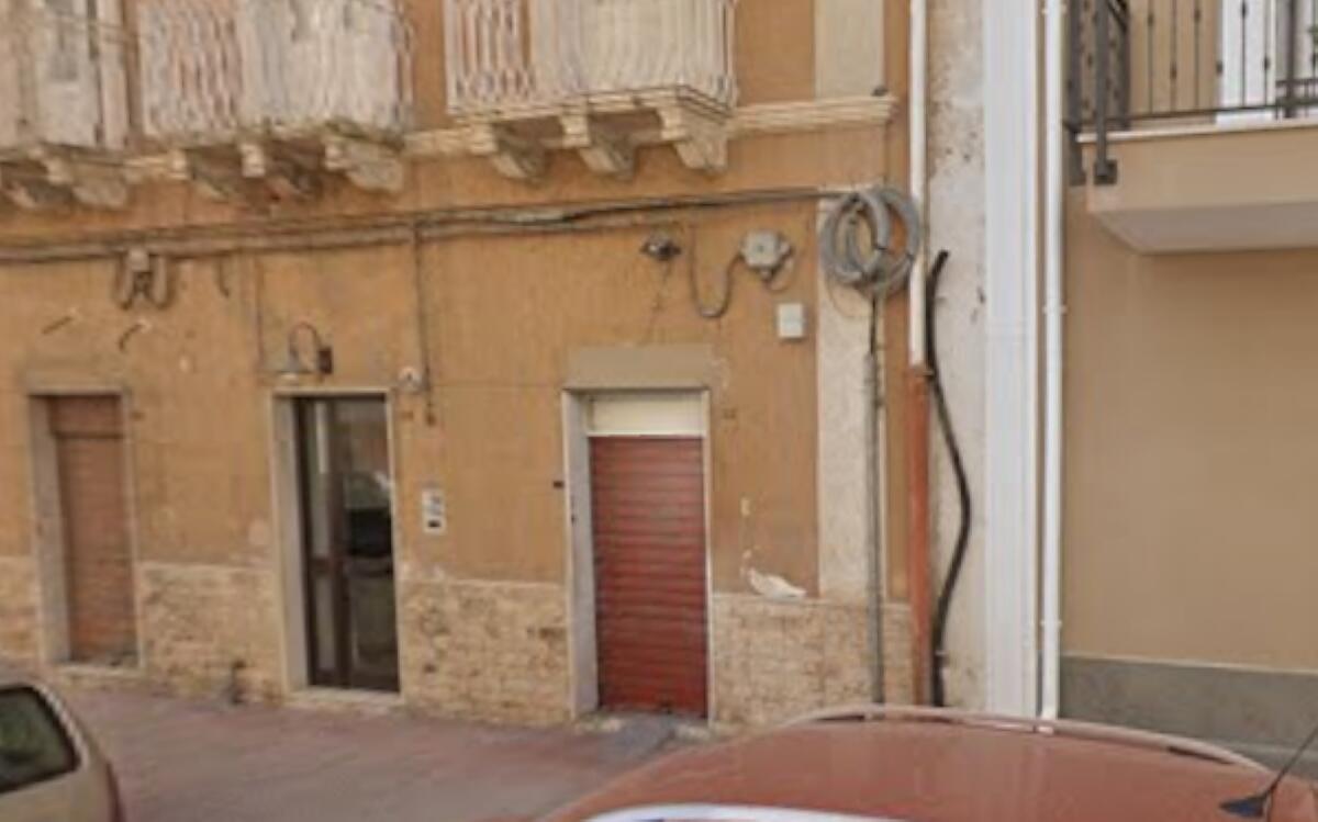 A Taranto palazzo a rischio crollo in via Pupino, in tre fatti evacuare: «Sapevano del rischio» A Taranto palazzo a rischio crollo in via Pupino, in tre fatti evacuare: «Sapevano del rischio»