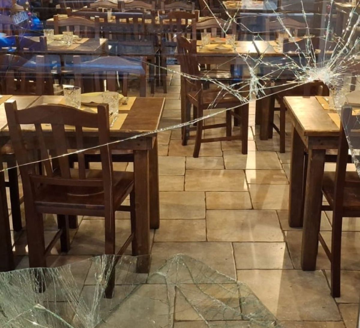 Nuovo colpo a Bari, ladri in azione nella Taverna Caprese: è il secondo in poche ore – FOTO Nuovo colpo a Bari, ladri in azione nella Taverna Caprese: è il secondo in poche ore – FOTO
