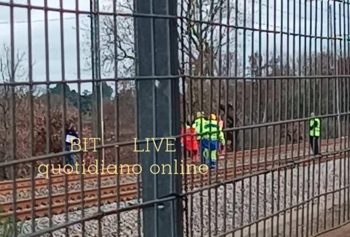 Galleria foto 'Persona investita da un treno sulla linea Bari-Taranto: sospesa circolazione ferroviaria' - foto 1