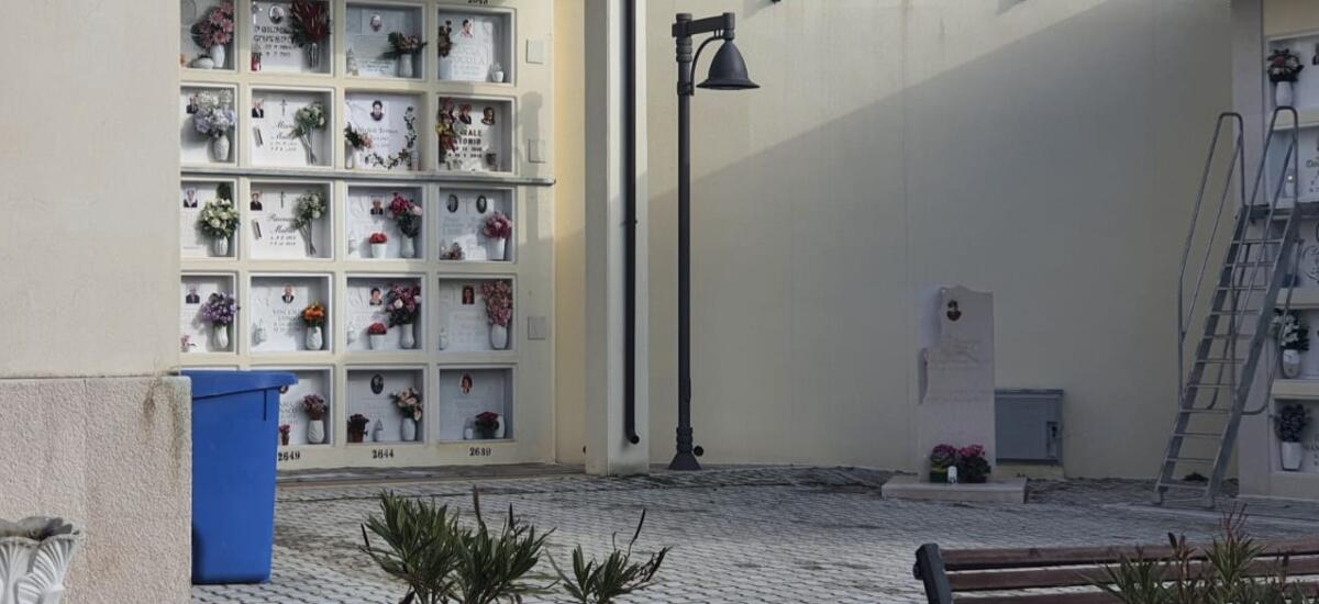 Galleria foto 'San Giovanni Rotondo, vandali al cimitero: danneggiato il monumento al partigiano Matteo Corritore – FOTO' - foto 5
